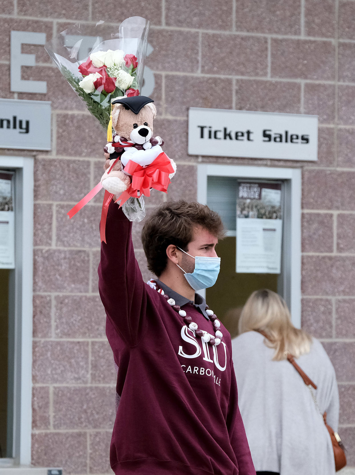 050921-nws-siu-graduation-04.jpg